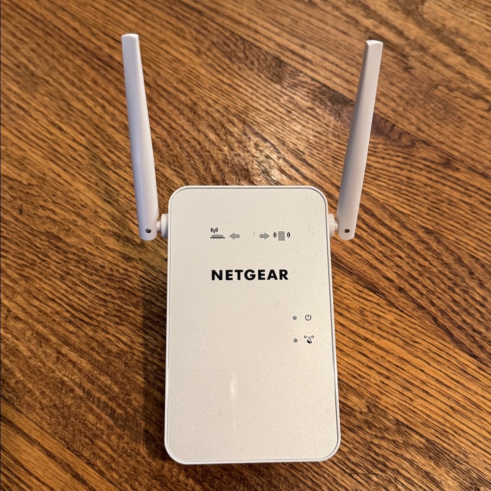 NETGEAR WIFI Router and Range Extender - Picture 6 of 10